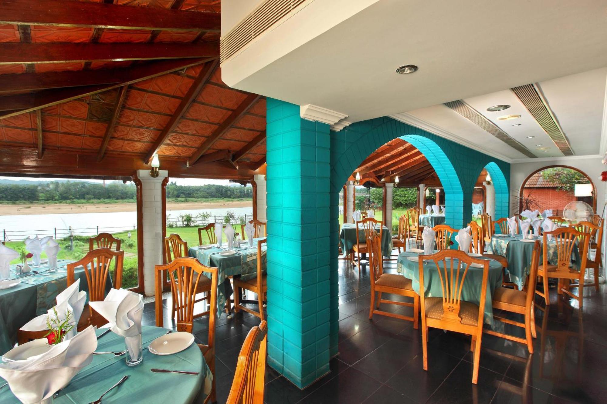 The River Retreat Heritage Ayurvedic Resort Shoranur Extérieur photo