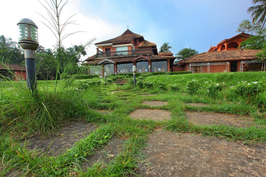 The River Retreat Heritage Ayurvedic Resort Shoranur Extérieur photo